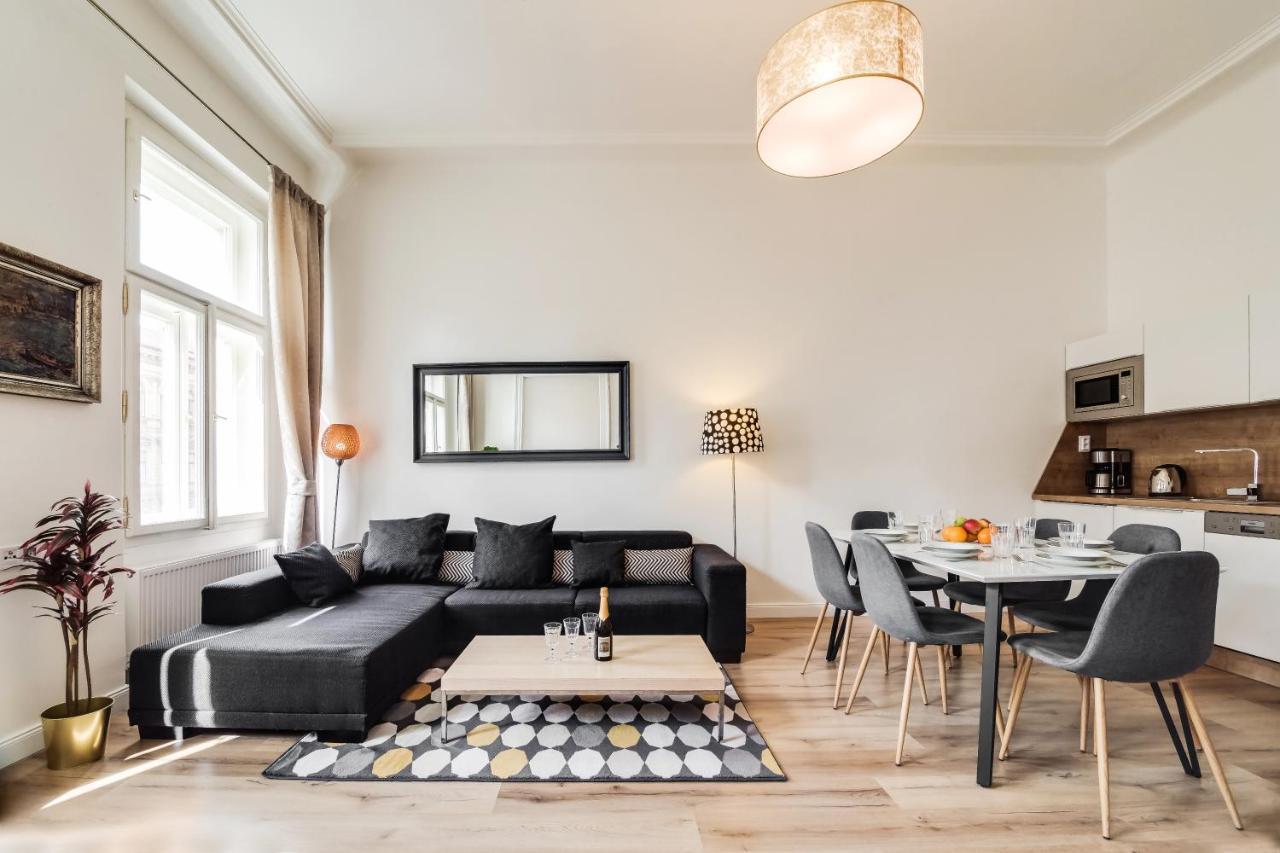 Charles Bridge - 3 Bedroom - Old Town Apartmán