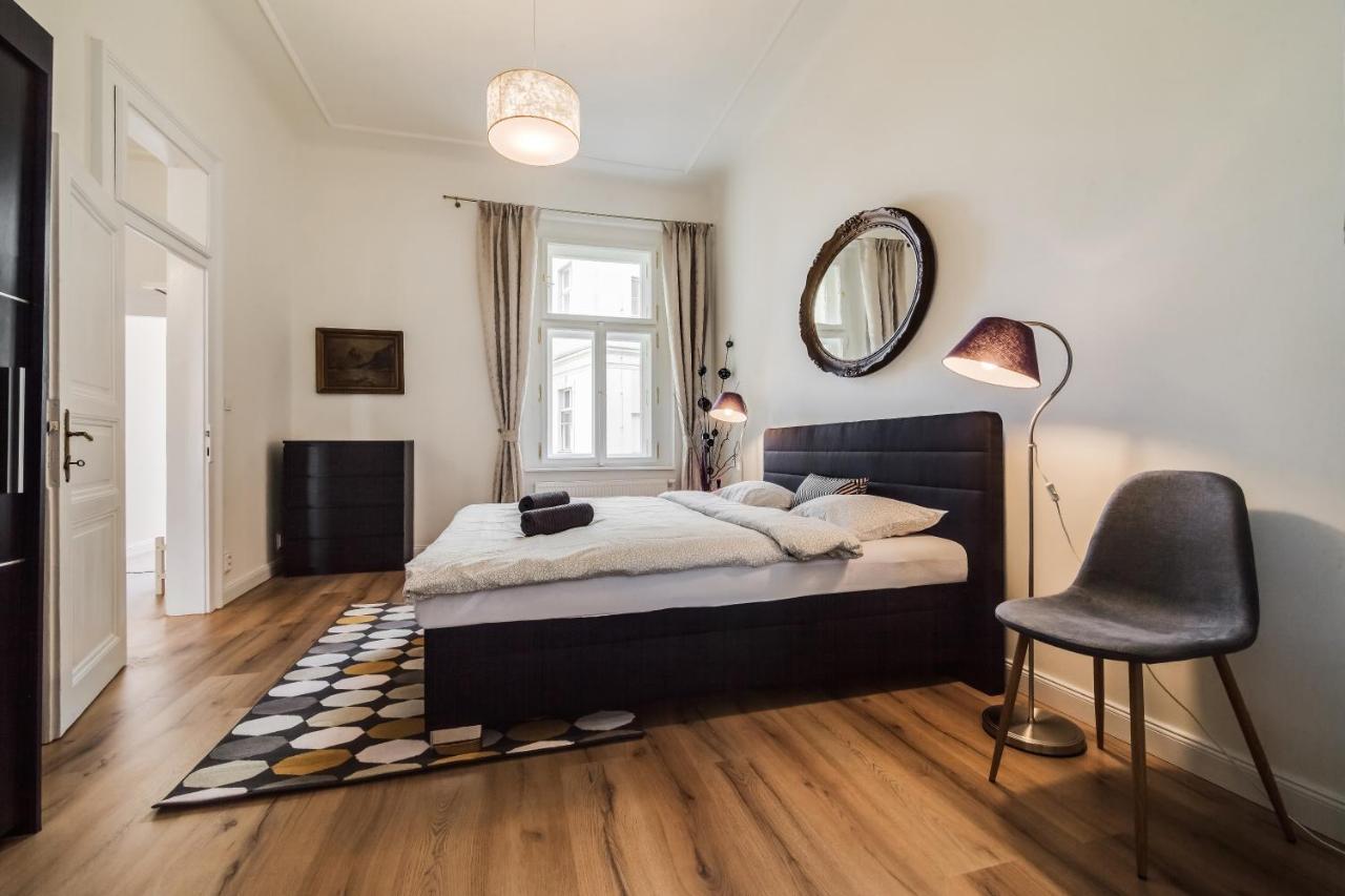 Charles Bridge - 3 Bedroom - Old Town * Praha