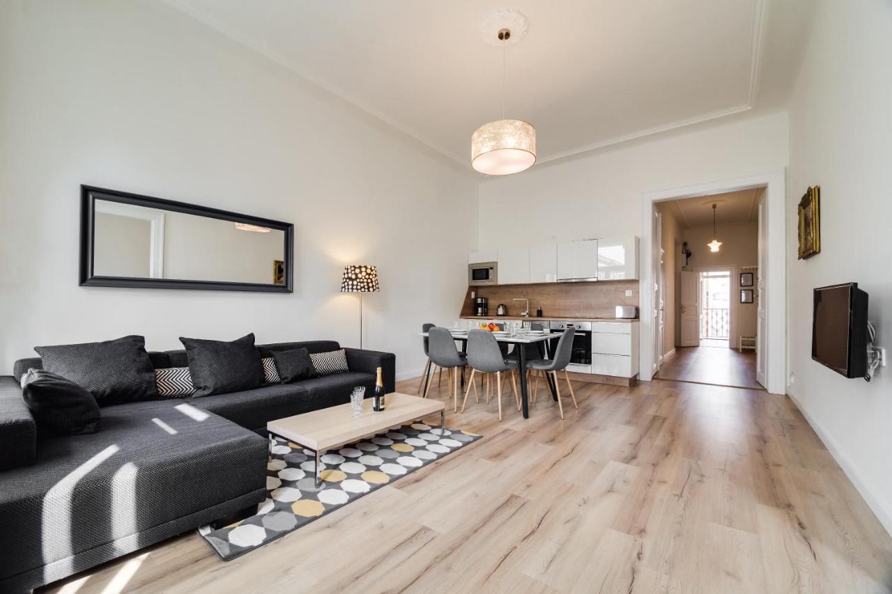 Charles Bridge - 3 Bedroom - Old Town Apartmán