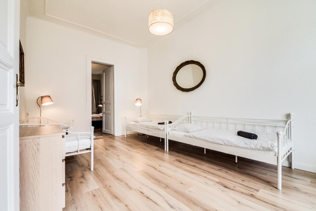 Charles Bridge - 3 Bedroom - Old Town Apartmán *